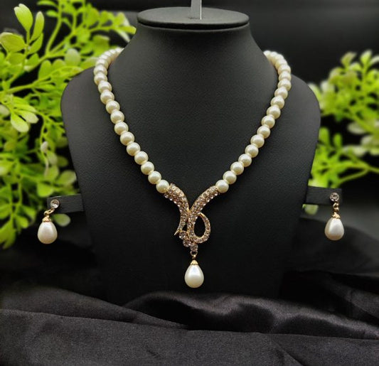 Imported Exquisite Pearl Necklace Set With Radiant Pendant & Earrings